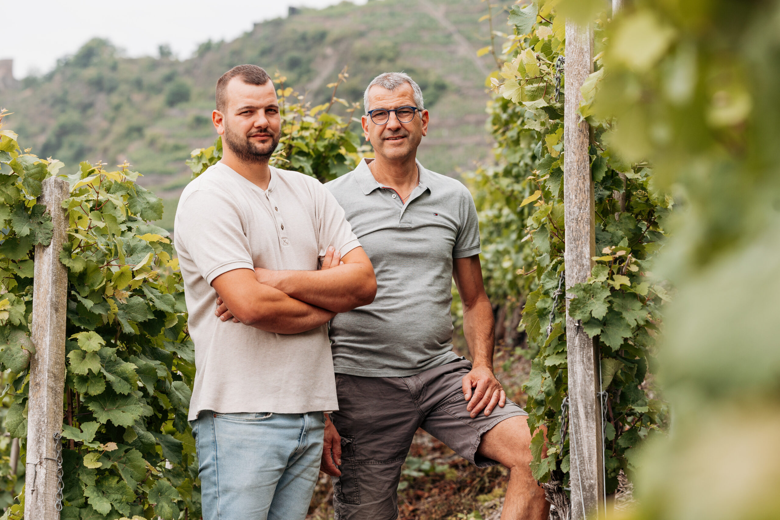 Bild von Kobern mit Weinbergen im Hintergrund.